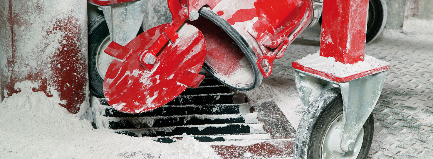 Odkurzacz przemysłowy Ruwac DS4150 odsysa sól kamienną w firmie Esco w Bernburg.